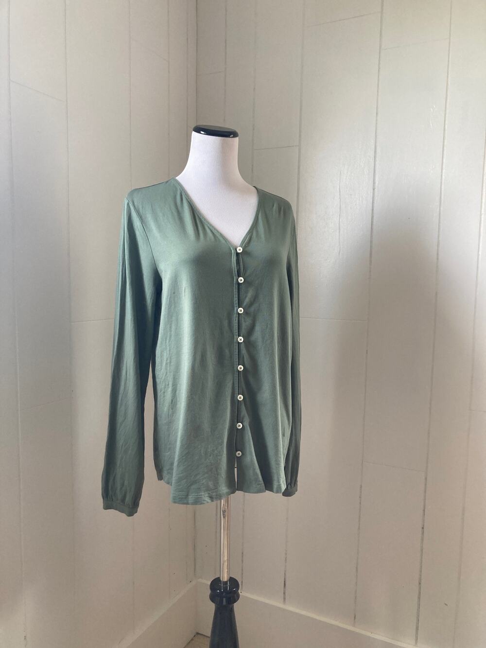 Lands’ End Sage Green Stretch Top, Size S